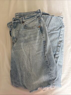 American Eagle Super High Waisted Baggy Straight Jeans, Distressed.
